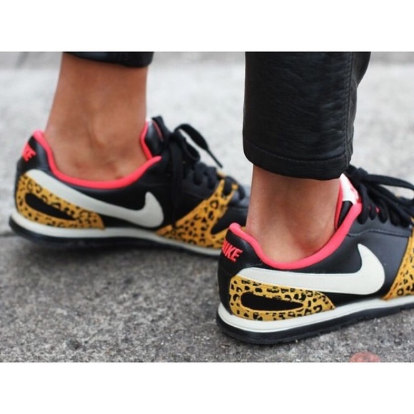 Nike Shoes - NIKE Women’s Leopard Pack Sneakers 2012 size 8